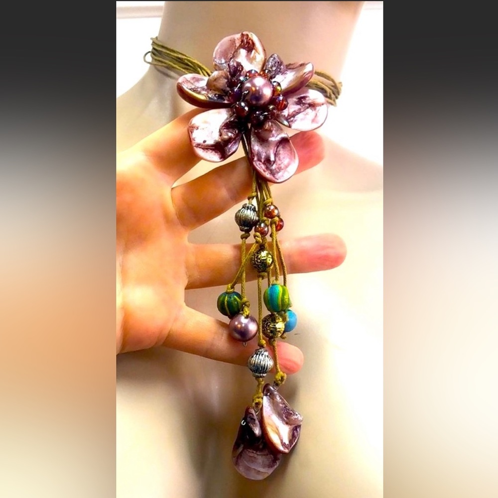 Shell Flower Necklace
